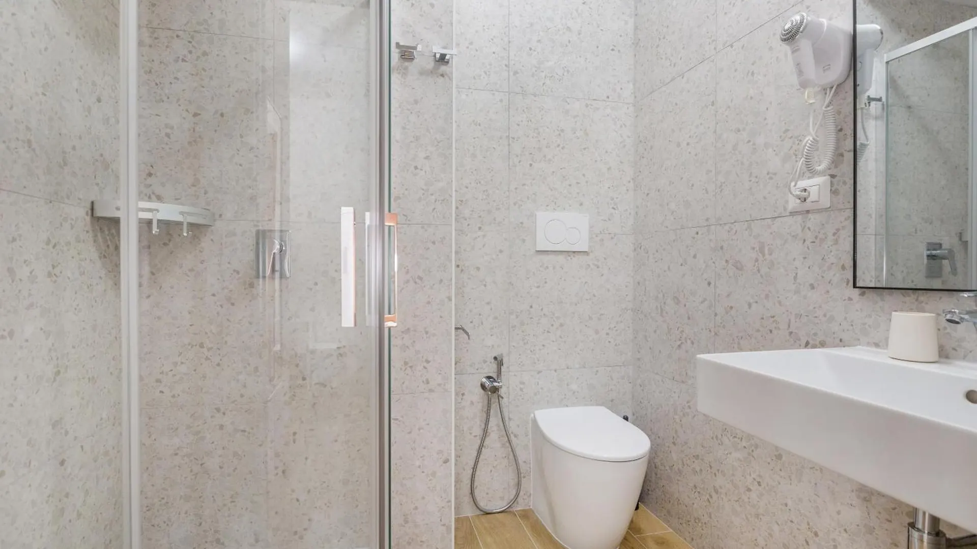 Luciano Trastevere Guest House ローマ